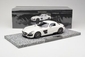 Mercedes Brabus SLS AMG 700 Biturbo Pearl Valge Minichamps 1:18 107032020 Metall - pilt 6/6