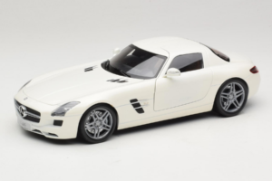Mercedes SLS AMG Designo Mystic White Museum Edition Minichamps 1:18 B66055551 Metall