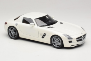 Mercedes SLS AMG Designo Mystic White Museum Edition Minichamps 1:18 B66055551 Metall - pilt 6/8