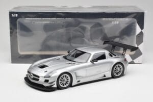 Mercedes SLS AMG GT3 C197 Street Hõbe Minichamps 1:18 151113100 Metall - pilt 6/6
