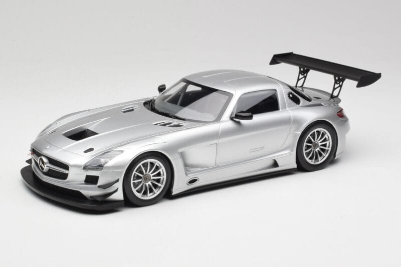 Mercedes SLS AMG GT3 C197 Street Hõbe Minichamps 1:18 151113100 Metall