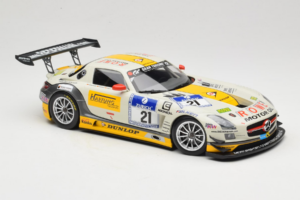 Mercedes SLS AMG GT3 #21 Rowe Racing M. Hartung / N. Heyer ADAC 24 Hours Nurburgring 2013 Minichamps 1:18 151133121 Metall - pilt 4/6