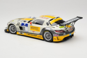 Mercedes SLS AMG GT3 #21 Rowe Racing M. Hartung / N. Heyer ADAC 24 Hours Nurburgring 2013 Minichamps 1:18 151133121 Metall - pilt 5/6