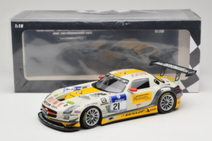 Mercedes SLS AMG GT3 #21 Rowe Racing M. Hartung / N. Heyer ADAC 24 Hours Nurburgring 2013 Minichamps 1:18 151133121 Metall - pilt 6/6
