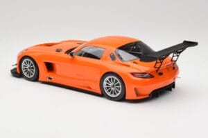 Mercedes SLS AMG GT3 C197 Street Oranž Minichamps 1:18 151113105 Metall - pilt 5/6