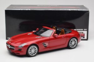 Mercedes SLS AMG R197 Roadster Le Mans Punane Minichamps 1:18 100039030 Metall - pilt 8/8
