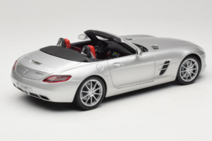 Mercedes SLS AMG Roadster Iridium Hõbedane Minichamps 1:18 B66960078 Metall - pilt 3/8