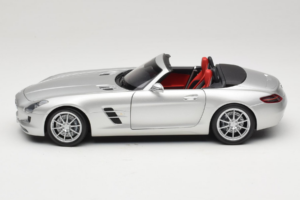Mercedes SLS AMG Roadster Iridium Hõbedane Minichamps 1:18 B66960078 Metall - pilt 4/8