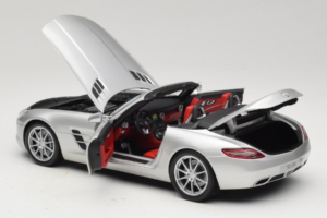 Mercedes SLS AMG Roadster Iridium Hõbedane Minichamps 1:18 B66960078 Metall - pilt 5/8