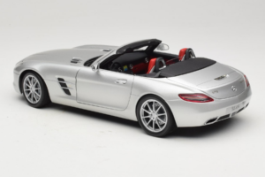 Mercedes SLS AMG Roadster Iridium Hõbedane Minichamps 1:18 B66960078 Metall - pilt 7/8