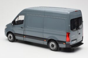 Mercedes Sprinter W907 Sinihall Norev 1:18 183423 Metall - pilt 6/7