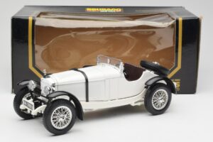 Mercedes SSKL Valge Bburago 1:18 3002 Metall - pilt 8/8