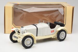 Mercedes SSKL Valge & Kreemjas Bburago 1:18 3002-M1 Metall - pilt 6/6