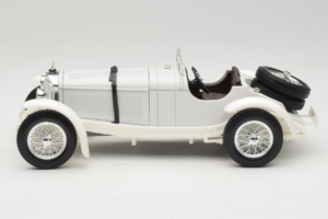 Mercedes SSKL Valge 1931 Bburago 1:18 3002-M2 Metall - pilt 3/6