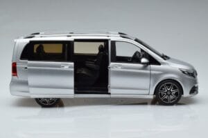 Mercedes V-Class V260 AMG Line Hõbedane Norev 1:18 183871 Metall - pilt 4/10