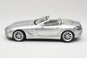 Mercedes Vision SLR Roadster Hõbedane Maisto 1:18 B66962107 Metall - pilt 4/8