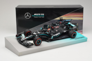 Mercedes W11 #63 G. Russell Mercedes AMG Petronas Sakhir Grand Prix 2020 Minichamps 1:18 113201663 Vaik - pilt 7/7