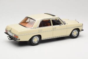 Mercedes W115 Strich 8 Kreemjas Sun Star 1:18 4581 Metall - pilt 3/8