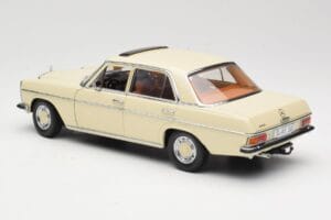Mercedes W115 Strich 8 Kreemjas Sun Star 1:18 4581 Metall - pilt 7/8