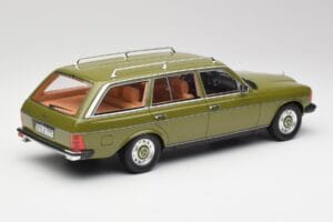 Mercedes W123 200T Cypress Roheline BoS Models 1:18 BOS008 Metall - pilt 2/6