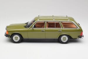 Mercedes W123 200T Cypress Roheline BoS Models 1:18 BOS008 Metall - pilt 3/6