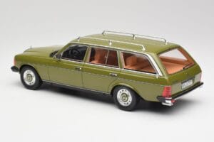 Mercedes W123 200T Cypress Roheline BoS Models 1:18 BOS008 Metall - pilt 5/6