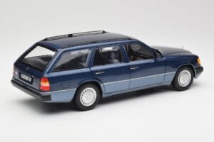 Mercedes 300D W124 T-Modell Nautical Sinine Norev 1:18 183962 Metall - pilt 3/8