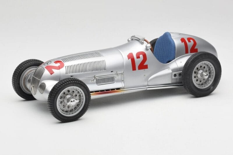 Mercedes W125 #12 R. Caracciola Grand Prix 1937 CMC 1:18 M-052 Metall