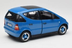 Mercedes A-Class W168 Azure Sinine Maisto 1:18 50311 Metall - pilt 3/8