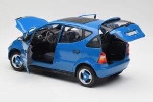 Mercedes A-Class W168 Azure Sinine Maisto 1:18 50311 Metall - pilt 5/8