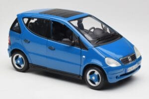 Mercedes A-Class W168 Azure Sinine Maisto 1:18 50311 Metall - pilt 6/8