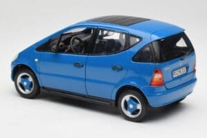 Mercedes A-Class W168 Azure Sinine Maisto 1:18 50311 Metall - pilt 7/8