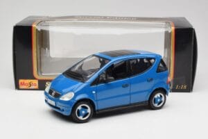 Mercedes A-Class W168 Azure Sinine Maisto 1:18 50311 Metall - pilt 8/8