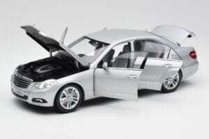 Mercedes E-klass W212 Avantgarde Iridium Hõbe Värv Väljaanne 2 Minichamps 1:18 B66960212-D2 Metall - pilt 2/11