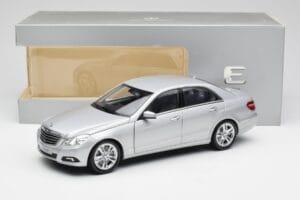 Mercedes E-klass W212 Avantgarde Iridium Hõbe Värv Väljaanne 2 Minichamps 1:18 B66960212-D2 Metall - pilt 11/11