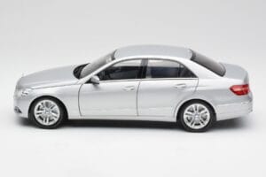 Mercedes E-klass W212 Avantgarde Iridium Hõbe Värv Väljaanne 2 Minichamps 1:18 B66960212-D2 Metall - pilt 4/11