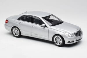 Mercedes E-klass W212 Avantgarde Iridium Hõbe Värv Väljaanne 2 Minichamps 1:18 B66960212-D2 Metall - pilt 6/11