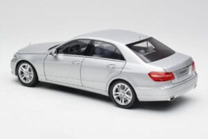 Mercedes E-klass W212 Avantgarde Iridium Hõbe Värv Väljaanne 2 Minichamps 1:18 B66960212-D2 Metall - pilt 7/11