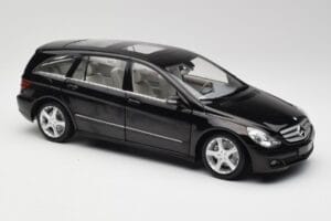 Mercedes R-Class W251 Obsidian Must Minichamps 1:18 150034601 Metall - pilt 6/8