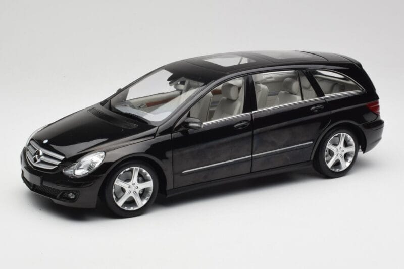 Mercedes R-Class W251 Obsidian Must Minichamps 1:18 150034601 Metall