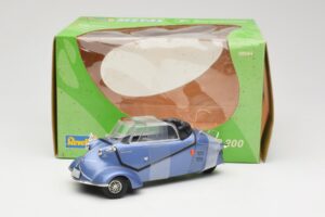 Messerschmitt KR200 Sinine Revell 1:18 08944 Metall - pilt 6/6