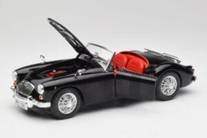 MGA English Roadster Must Revell 1:18 84559091 Metall - pilt 2/8