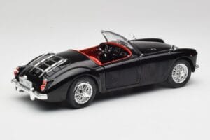 MGA English Roadster Must Revell 1:18 84559091 Metall - pilt 3/8