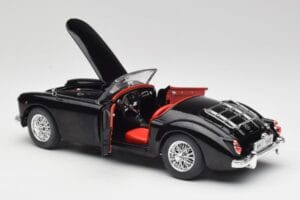 MGA English Roadster Must Revell 1:18 84559091 Metall - pilt 5/8