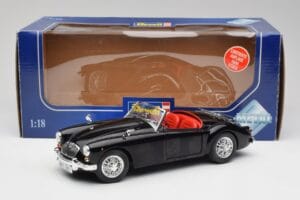 MGA English Roadster Must Revell 1:18 84559091 Metall - pilt 8/8