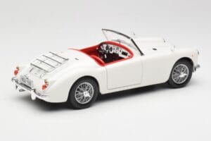 MGA Roadster Old English White Revell 1:18 08455 Metall - pilt 3/8