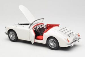 MGA Roadster Old English White Revell 1:18 08455 Metall - pilt 5/8