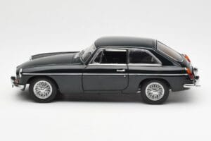 MGB GT Mk2 Coupe Racing Roheline AUTOart 1:18 76602 Metall - pilt 4/8
