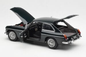 MGB GT Mk2 Coupe Racing Roheline AUTOart 1:18 76602 Metall - pilt 5/8