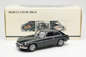 MGB GT Mk2 Coupe Racing Roheline AUTOart 1:18 76602 Metall - pilt 8/8